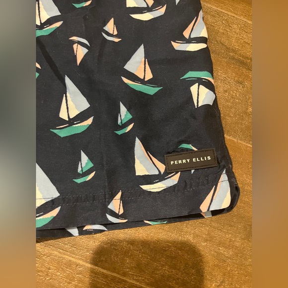 Perry Ellis men swim shorts trunks - Picture 2 of 3